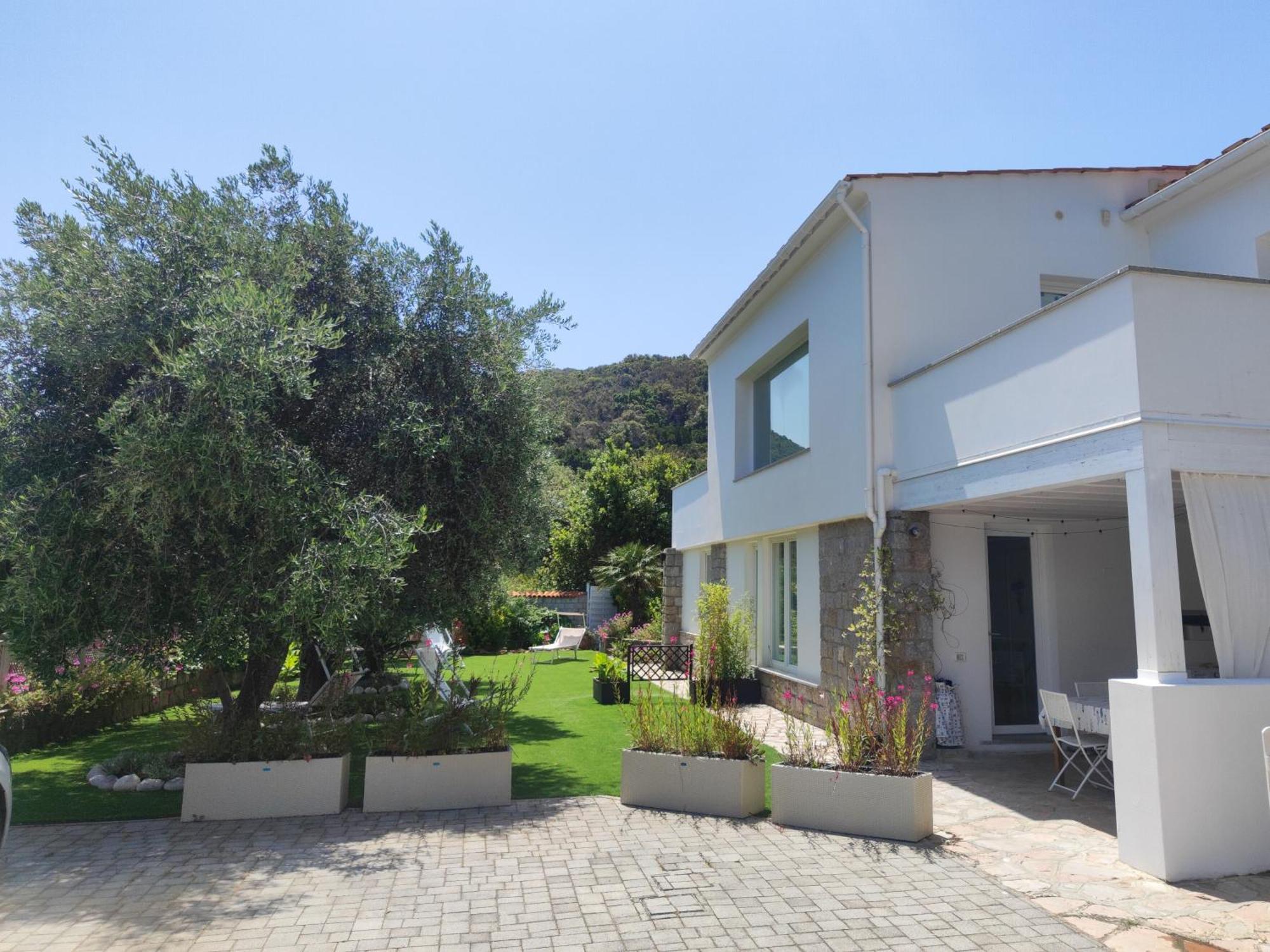 La Villa Procchio  Exteriör bild